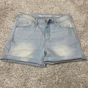 Light wash WallFlower “The Legendary Fit” jean shorts